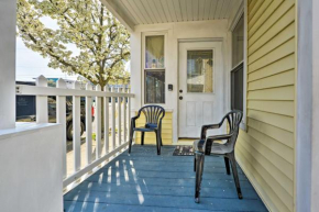 Wildwood Apartment - Porch and Enclosed Sunroom
